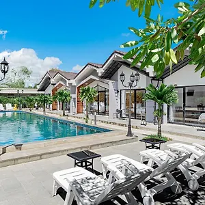 Resort Sandy Clay